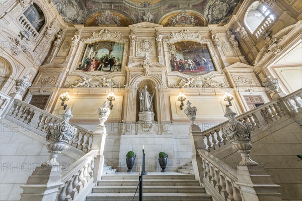 Staircase with sculptures of great Savoyards