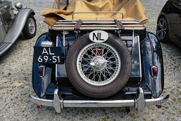 MG Roadster Convertible