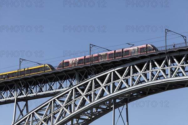 Metro do Porto train crossing the Ponte D. Luis I truss arch bridge