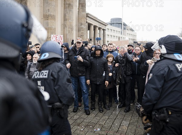 Demonstrators protest against the reform of the infection protection law