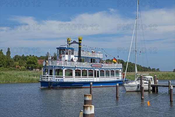 Paddle steamer Baltic Star arrives