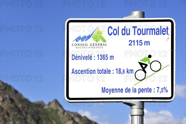 Sign telling angle of inclination for cyclists cycling the Col du Tourmalet in the Pyrenees