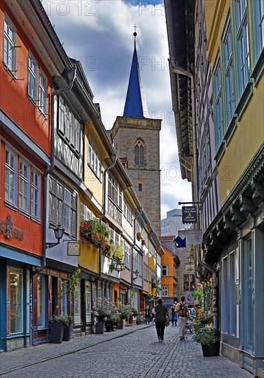 Half-timbered houses of the Kraemerbruecke with the Aegidienkirche