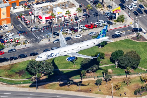 A JetBlue Airbus A321 aircraft with registration number N967JT at Los Angeles Airport