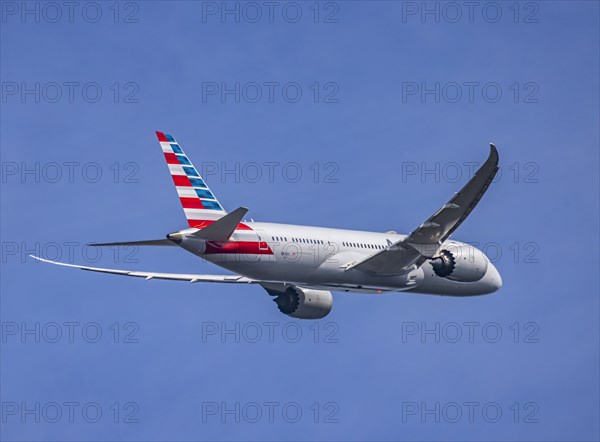 Boeing 787-8 Dreamliner of the airline American Airlines during take-off