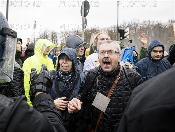 Demonstrators protest against the reform of the infection protection law