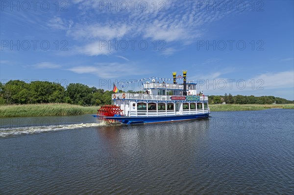 Paddle steamer Baltic Star leaves the harbour