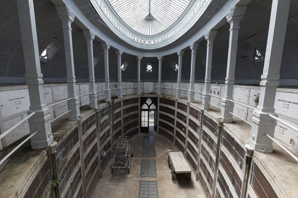 Oval funeral hall with glass dome