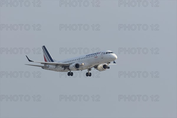 Passenger aircraft Embraer 190 of the airline Airfrance on approach to Hamburg Airport