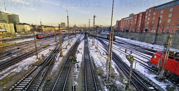 View from the Hackerbruecke onto the track in front of the main station