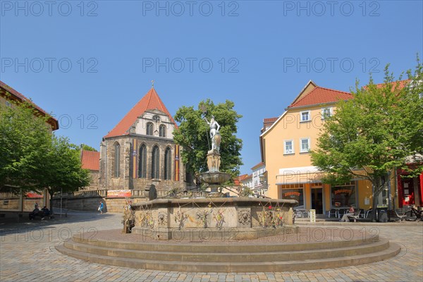 Hop fountain with knight figure and Bach church