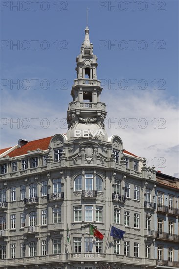 Historic buildings from the founding period on the boulevard Avenida dos Aliados