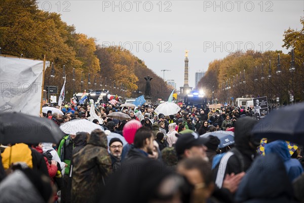 Demonstrators protest against the reform of the infection protection law