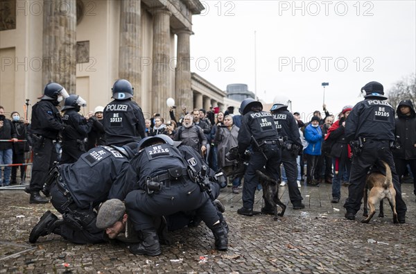 Demonstrators protest against the reform of the infection protection law