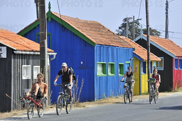 Colourful cabins of oyster farm at la Baudissiere near Dolus