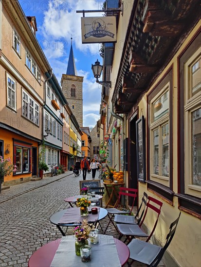 Half-timbered houses of the Kraemerbruecke with the Aegidienkirche