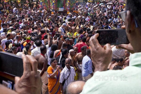 Very many Hindus on the main festival day at the temple festival at the Hindu temple Sri Kamadchi Ampal