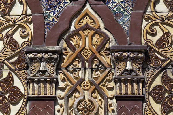 Ceramic tiles facade with faces