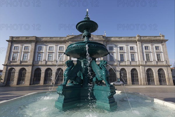 Fonte dos Leoes lion fountain in front of the university