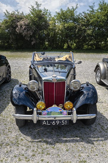 MG Roadster Convertible