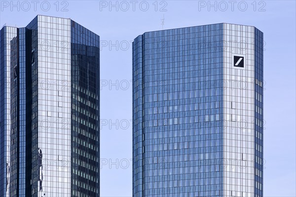 Mirrored Deutsche Bank corporate headquarters