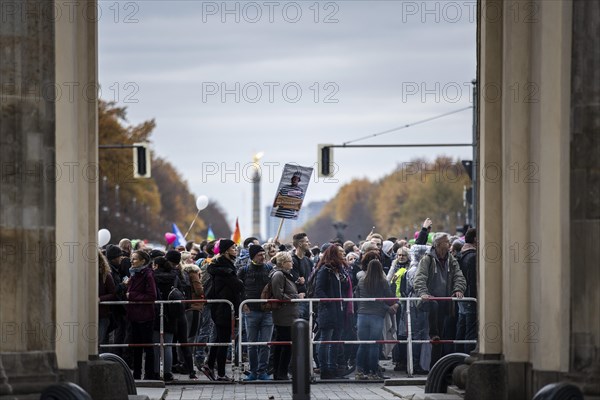 Demonstrators protest against the reform of the infection protection law