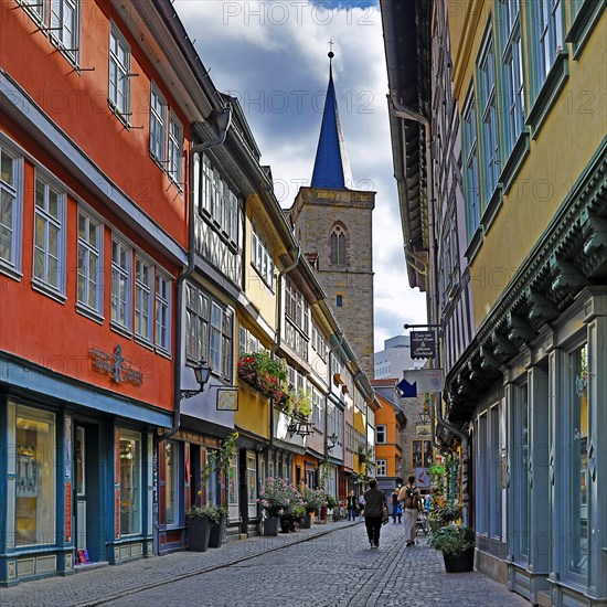 Half-timbered houses of the Kraemerbruecke with the Aegidienkirche