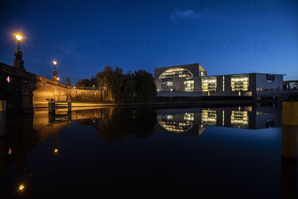 Federal Chancellery at blue hour