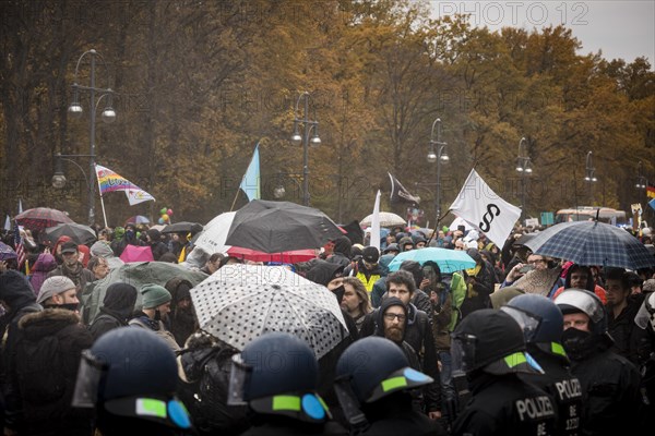 Demonstrators protest against the reform of the infection protection law