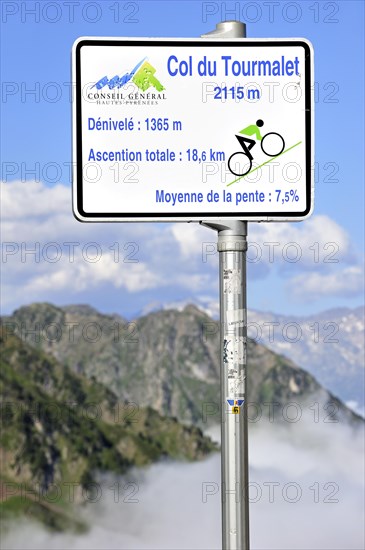 Sign telling angle of inclination for cyclists cycling the Col du Tourmalet in the Pyrenees