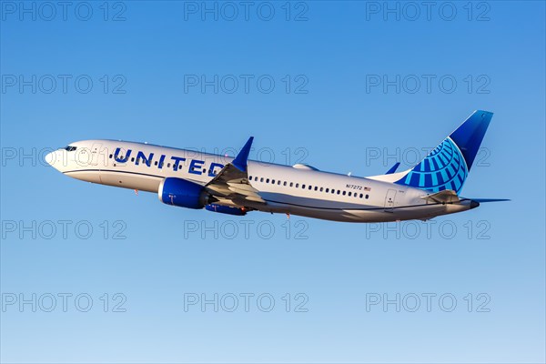 A United Airlines Boeing 737 MAX 8 aircraft with registration number N17272 at Los Angeles Airport