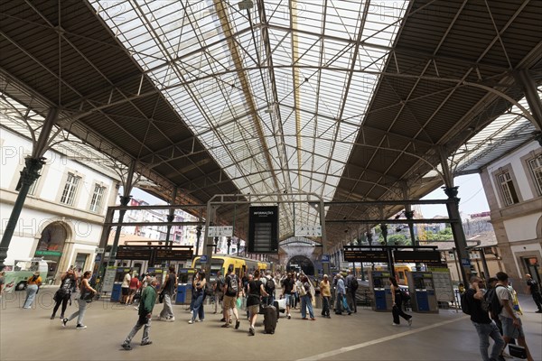 Historic platform hall with passengers