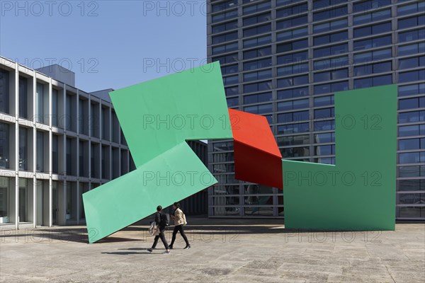 Sculpture She-Changes by Janet Echelman in front of Burgo Tower