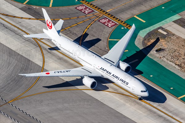 A Japan Airlines Boeing 777-300