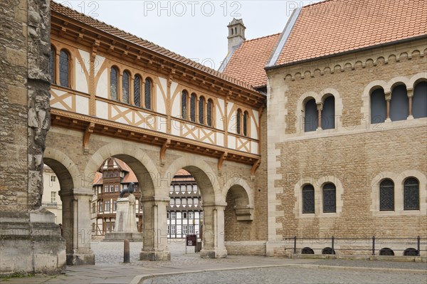 Bridge and passage to Burgplatz