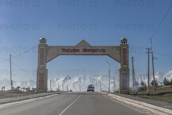 Road leading in the Tian Shan mountains