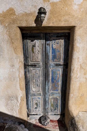 Whitewashed architecture in Pyrgos