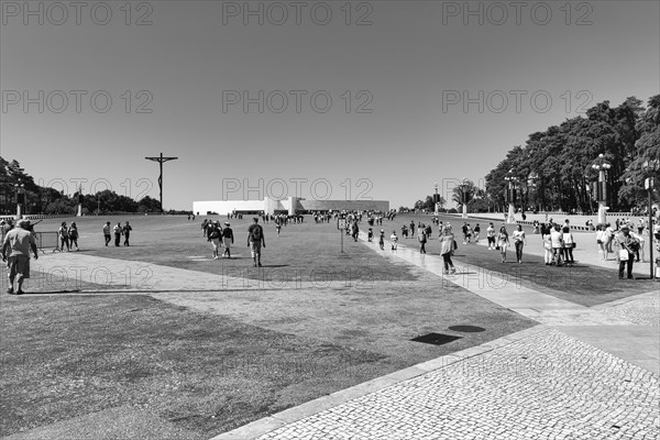 Pilgrims and tourists on forecourt