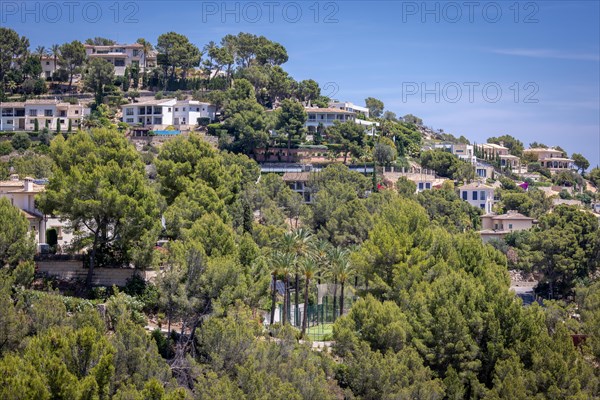 Hill with villas in the luxury district of Son Vida