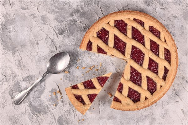 Whole pie called 'Linzer Torte'