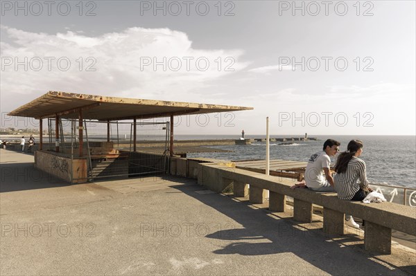 Waterfront Praia do Caneiro overlooking Atlantic Ocean