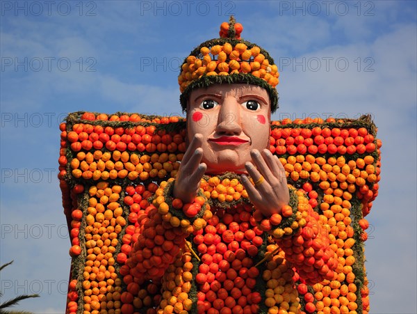 Sculptures made of citrus fruits