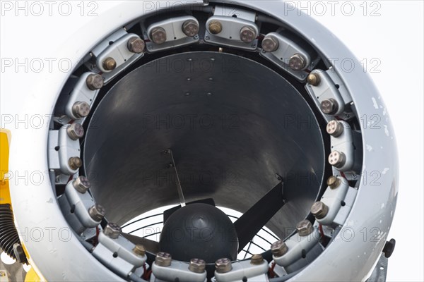 Nozzles on the inner rim of a propeller gun