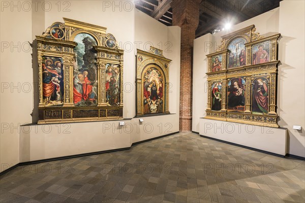 Gothic painting in the Sala Acaia