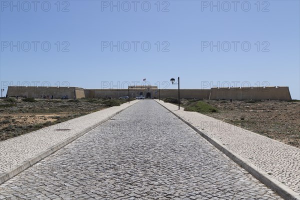 Cobblestone road to Fortaleza de Sagres fortress