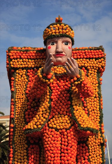 Sculptures made of citrus fruits