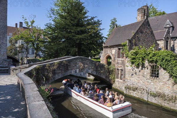 Canal trip under the Boniface Bridge and between medieval buildings