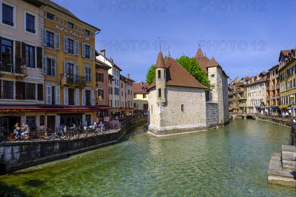 Palais de l'Isle in the Thiou River