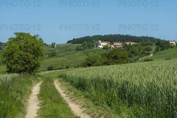 La Chapelle sur Usson village