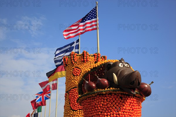 Sculptures made of citrus fruits